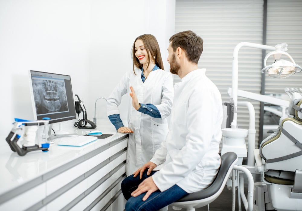 Mirrors vs Intraoral Cameras: When and Why to Use Each in Your Dental Practice