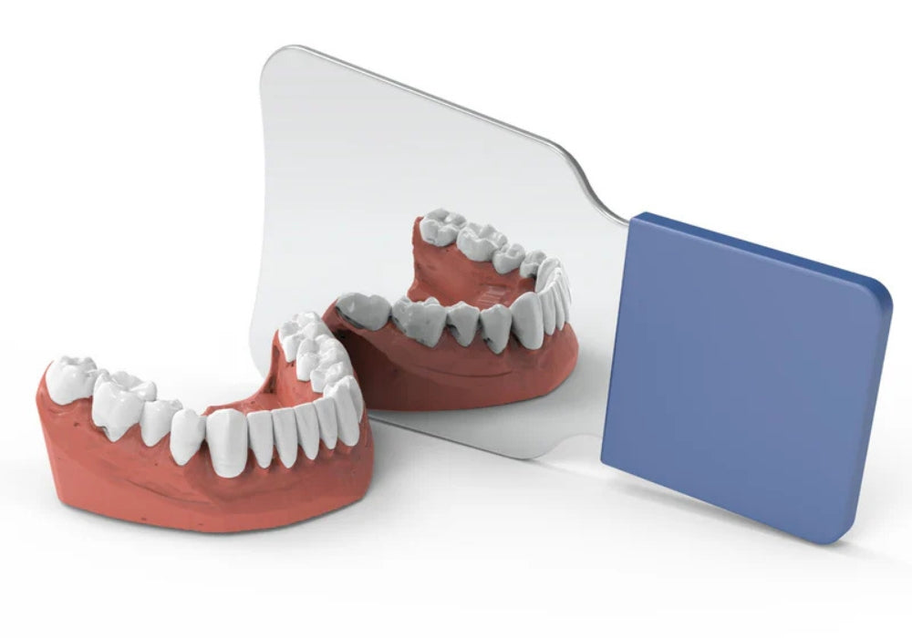 illuco photo mirror next to teeth