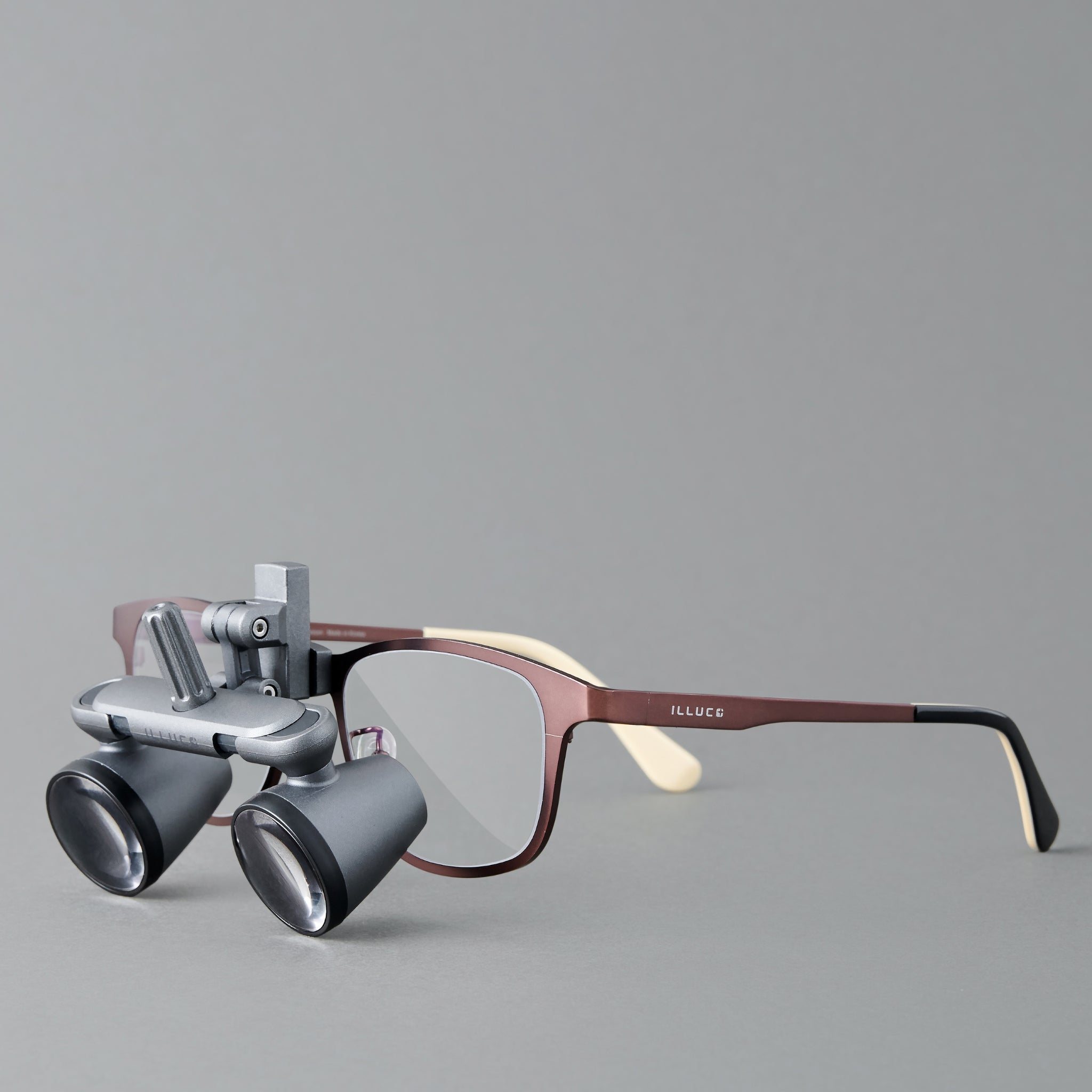 ILLUCO flip up loupes in coffee