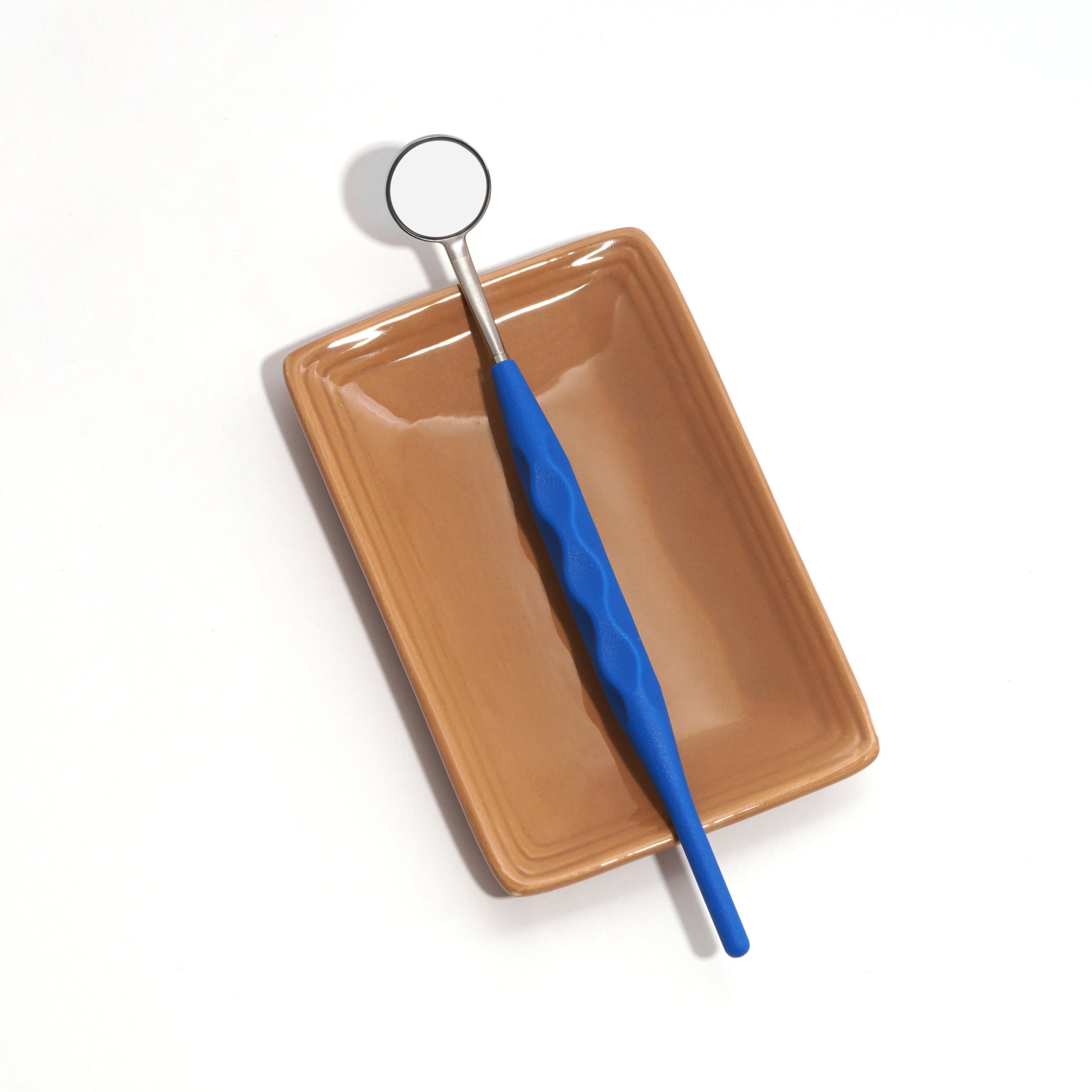 ILLUCO Dental Mirror on a brown tray against a white background