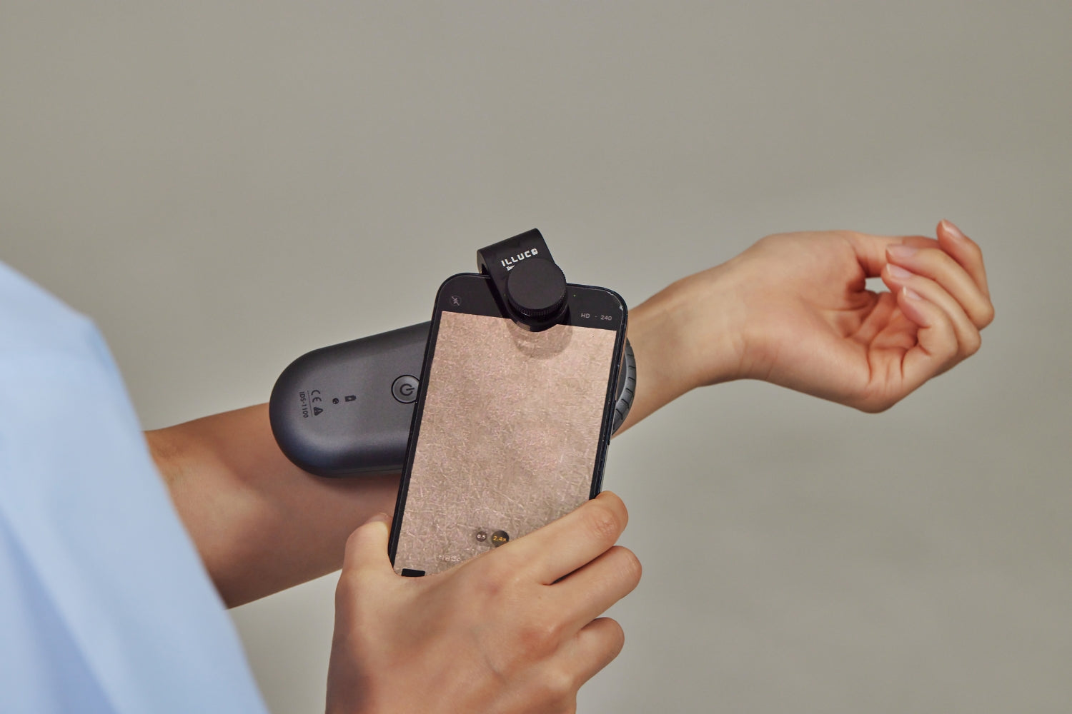 Uuniversal Phone Clamp taking picture