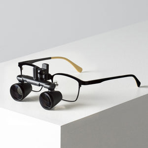 Illuco flip up loupes white background