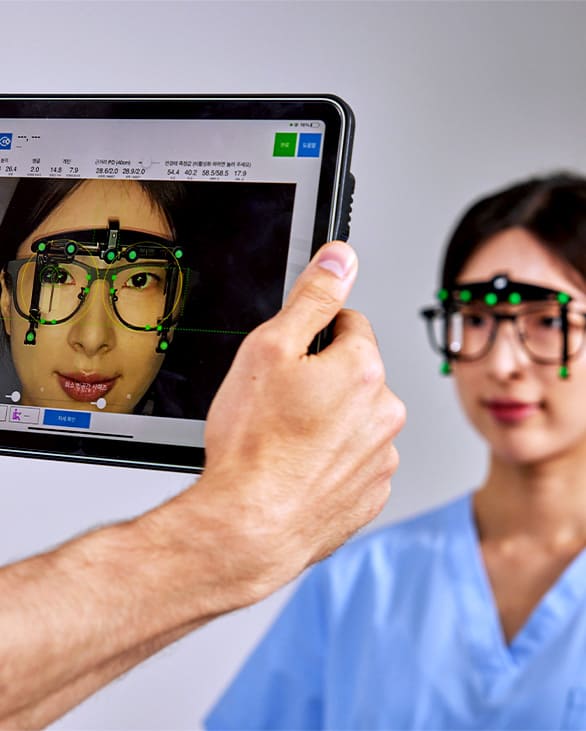 To ensure your loupes are tailored to your vision, our team measures your pupillary distance and more with Optikam