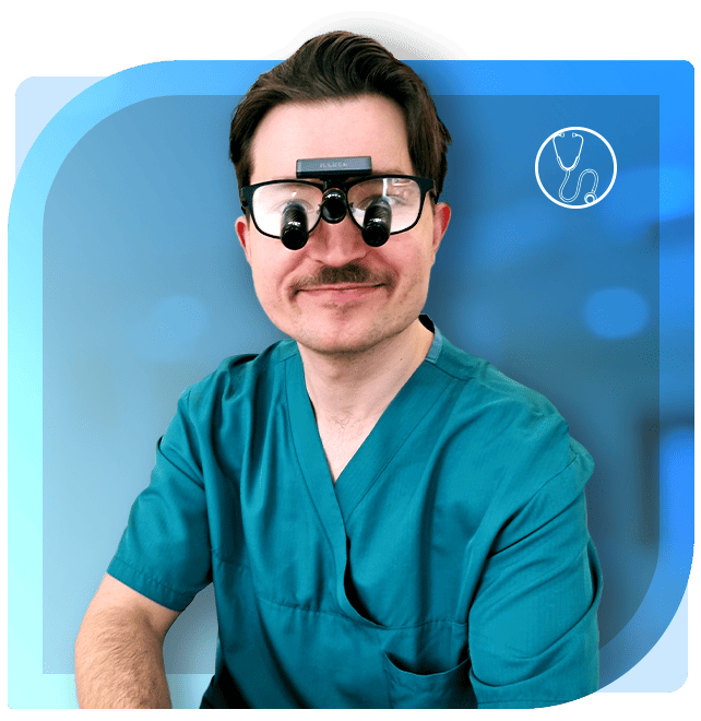Person wearing scrubs wearing ILLUCO Prismatic Loupes and Headlight