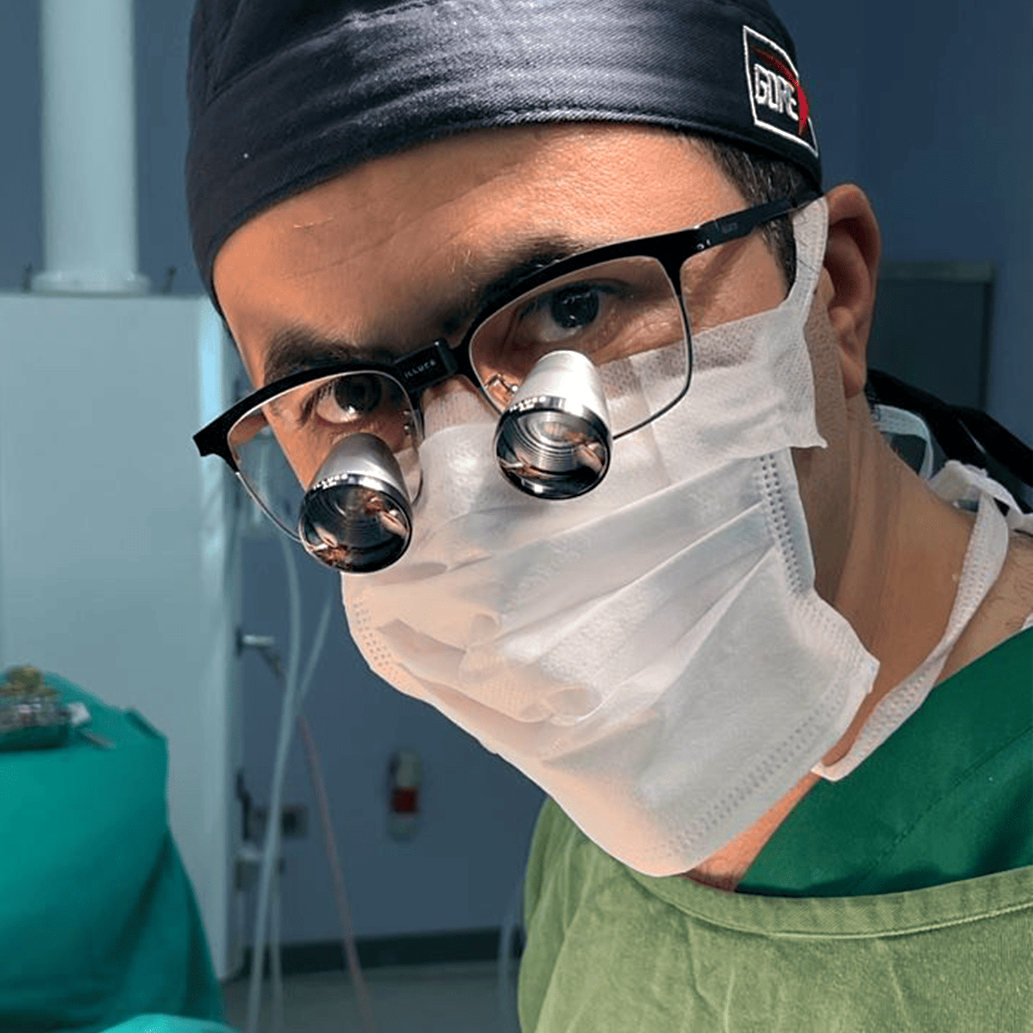Person wearing ILLUCO Galilean Loupes and mask in a medical setting