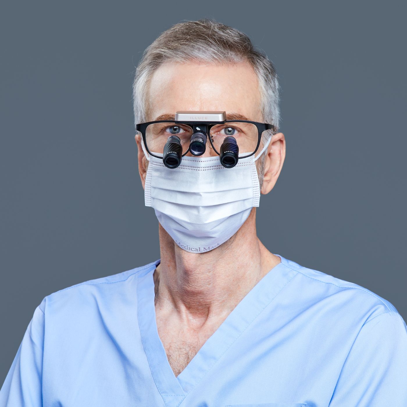 surgeon wearing loupes